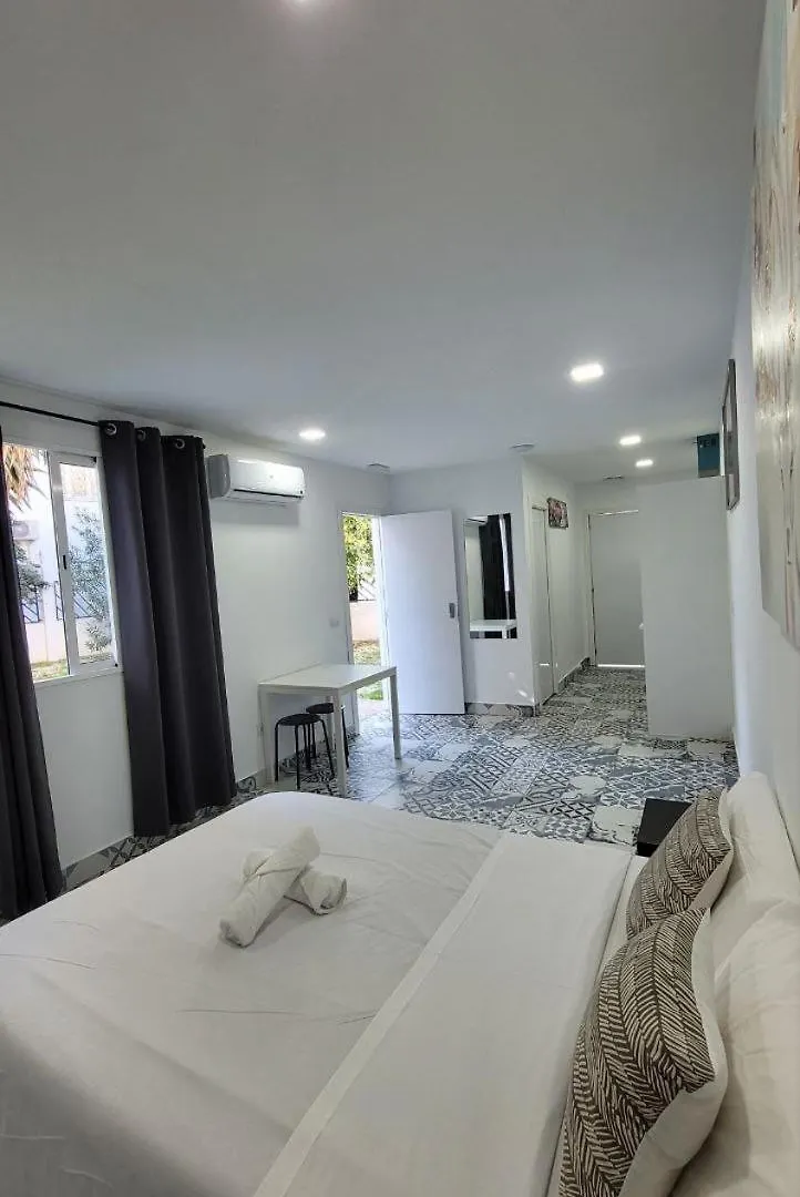 Ayz Silvela - Auto Check-In Property location