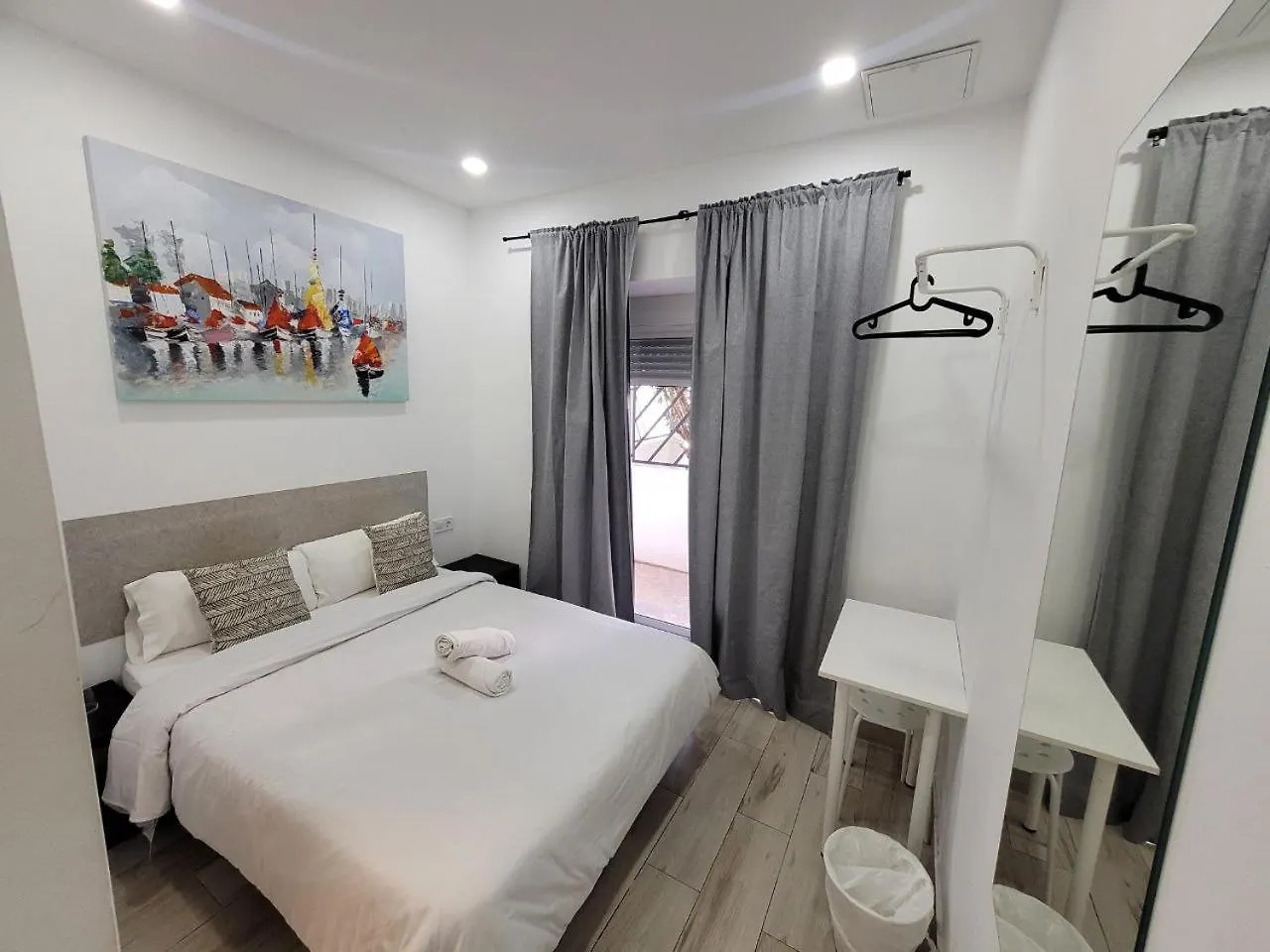 Guest house Ayz Silvela - Auto Check-In Property Malaga